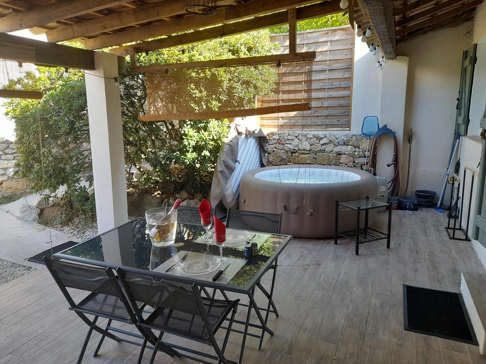 Les Arbousiers Ravissante Suite Independante Avec Piscine & Jacuzzi Бриньол Екстериор снимка